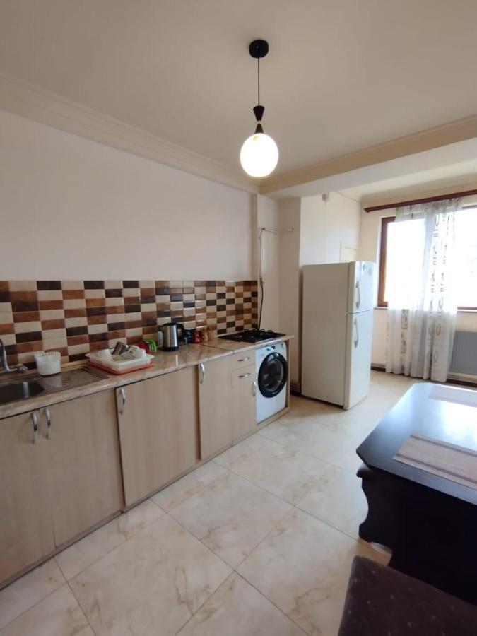Апартаменти Large Apt Near Republic Square Єреван Екстер'єр фото
