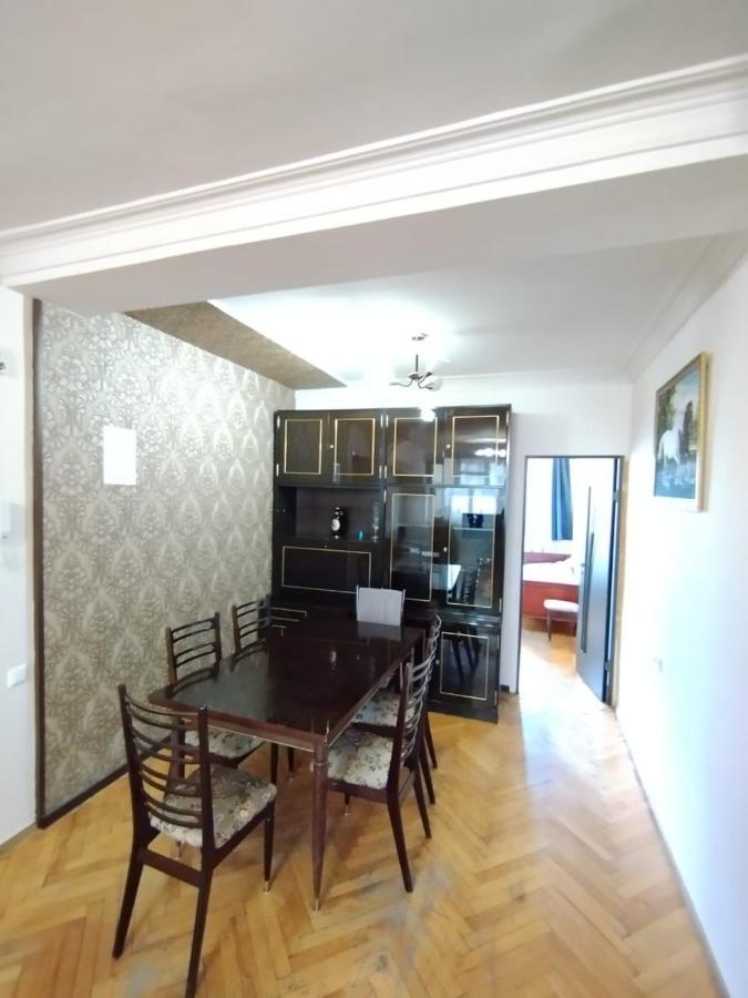 Апартаменти Large Apt Near Republic Square Єреван Екстер'єр фото