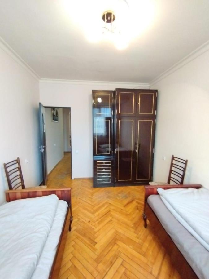 Апартаменти Large Apt Near Republic Square Єреван Екстер'єр фото
